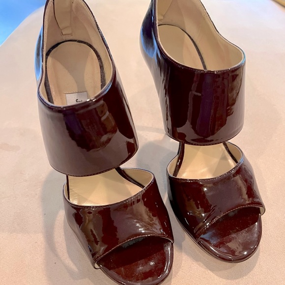 Jimmy Choo size 7.5 burgundy, shiny patent peep toe platforms with back zip. - Picture 6 of 9